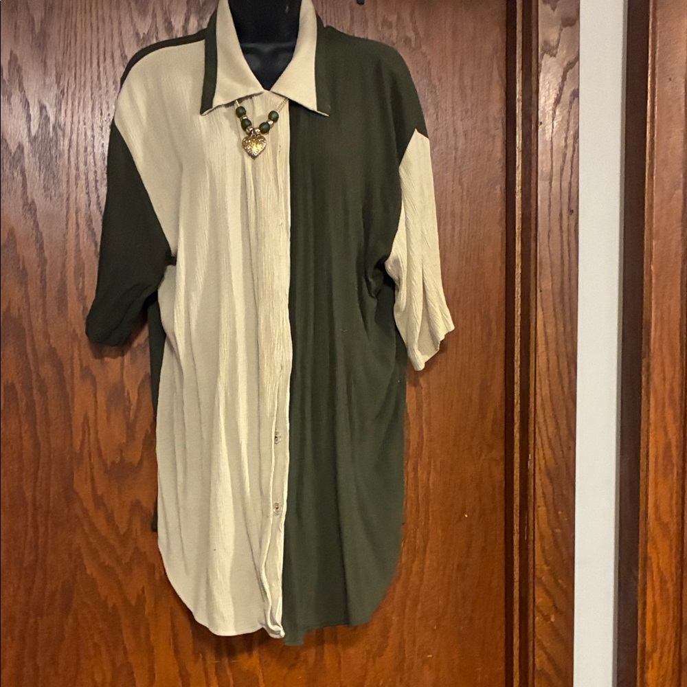 Men's Casual Button-Down Shirt in Green and Cream